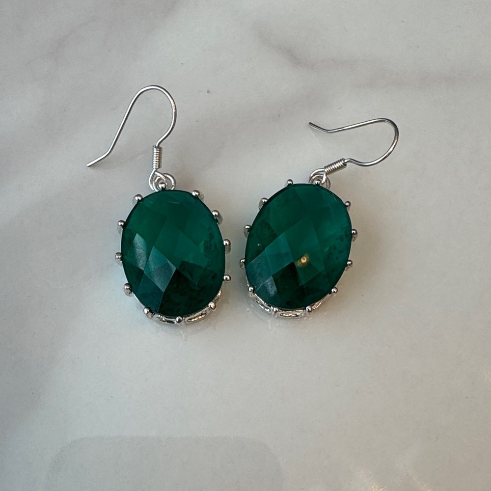 Elegant Green Oval Earrings
